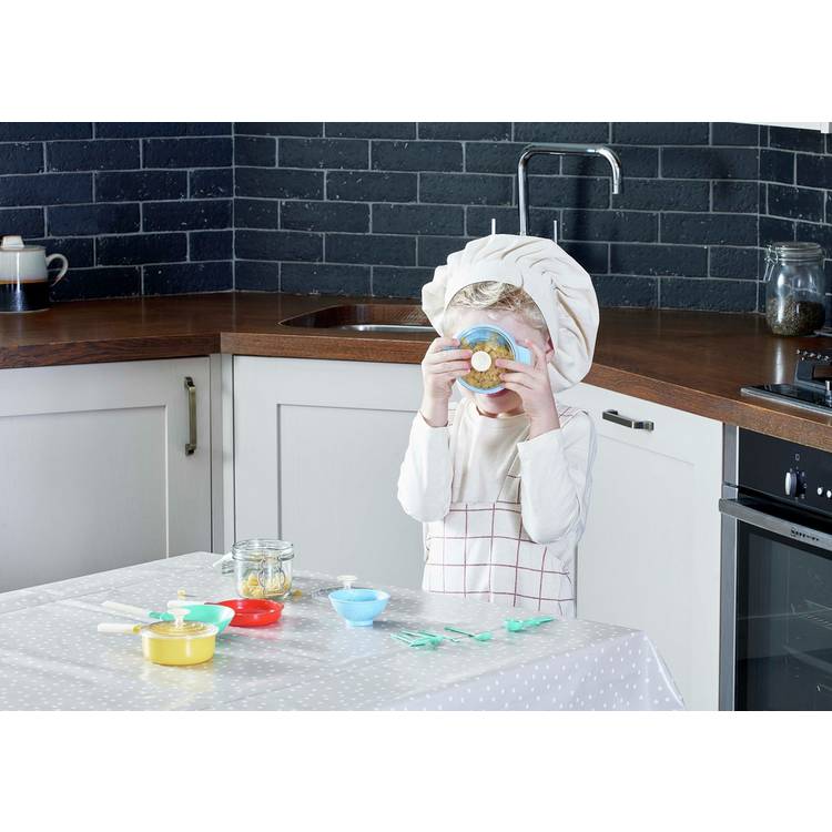 Casdon toy pan set with realistic cookware, UK version
