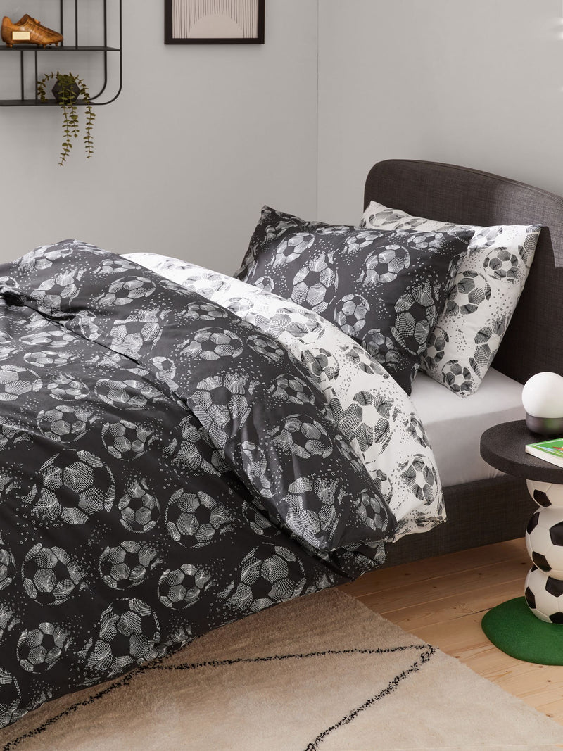 Glow in the dark football duvet cover and pillowcase set, UK version
