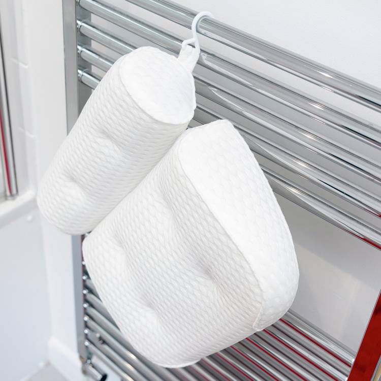 Rio luxury spa bath pillow with suction pads (British brand)