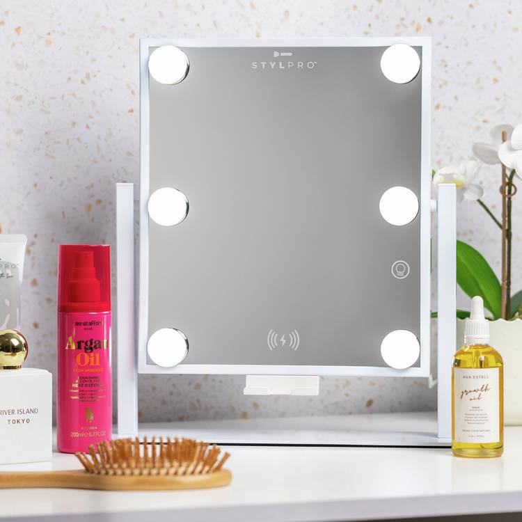 STYLPRO Hollywood Bluetooth mirror with dimmable lights, imported from the UK