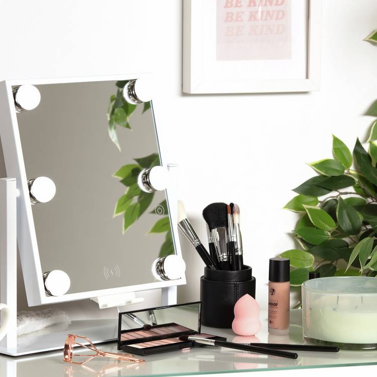 STYLPRO Hollywood Bluetooth mirror with dimmable lights, imported from the UK