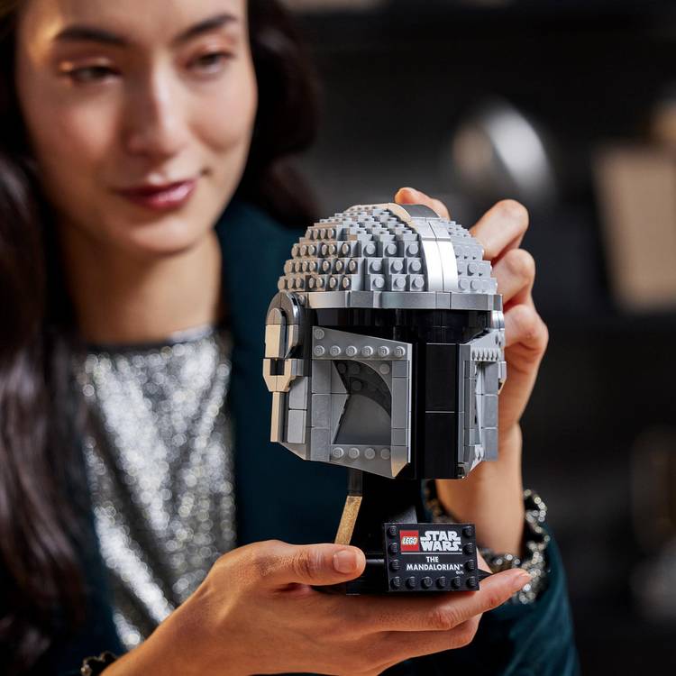 LEGO Mandalorian Helmet model 584 pieces, imported from the UK