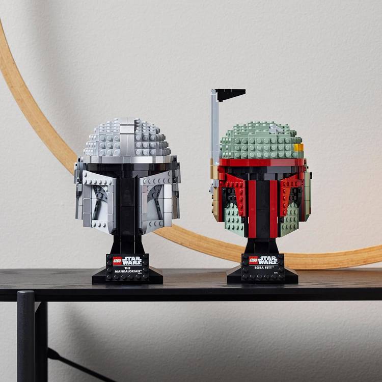 LEGO Mandalorian Helmet model 584 pieces, imported from the UK