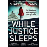 Paperback While Justice Sleeps - Stacey Abrams