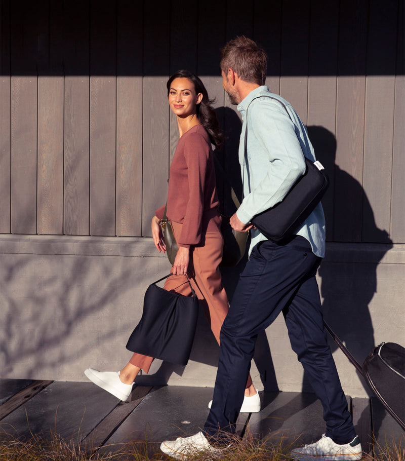 HYOUMANKIND Go Pillow with silk pillowcase 34cm x 32cm, UK version