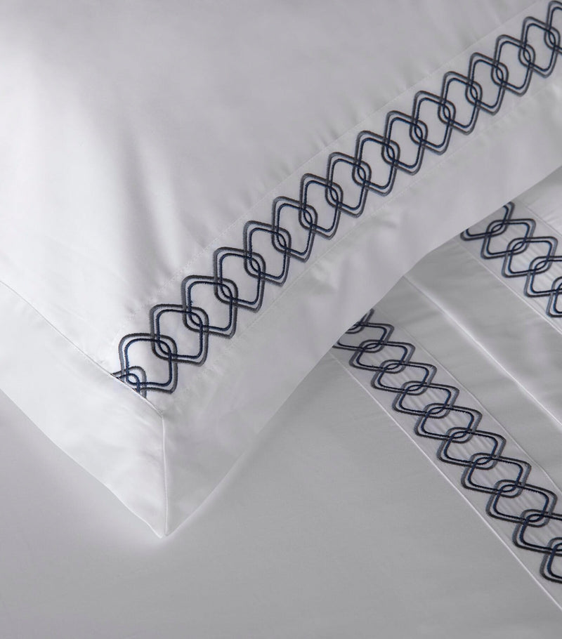 Amalia Ornato Super King flat bed sheet - British product