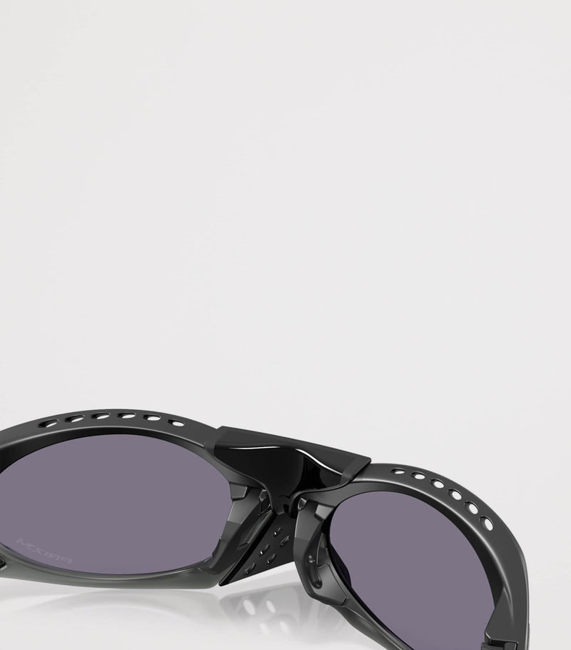 Oakley Plantaris Oval sunglasses (British brand)