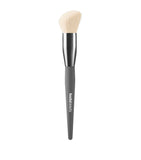 Huda Beauty angled diffusing cheek brush, UK version
