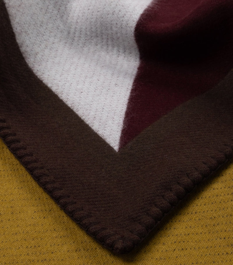 Begg x Co lambswool-cashmere Vivian blanket 140x180cm, imported from the UK