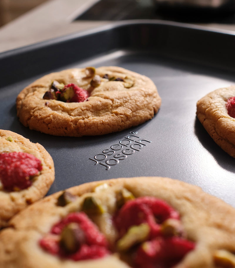 Joseph Joseph set of 3 non-stick nest baking trays, UK version