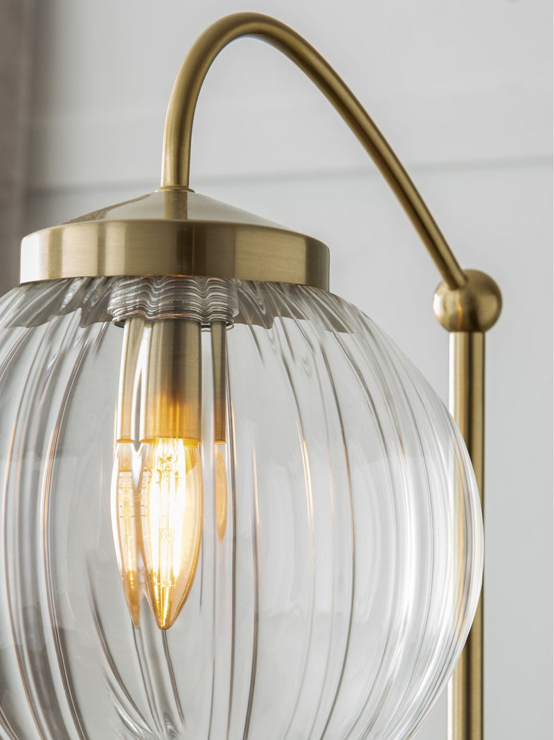 Lampe sur pied Bourton en laiton avec abat-jour en verre, version UK