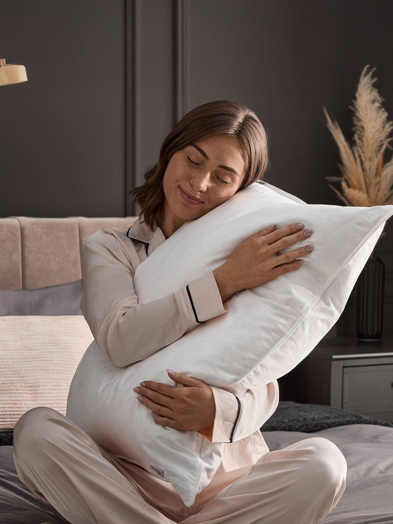 Silentnight Medium Platinum Hungarian Goose Feather and Down White Pillow (British brand)
