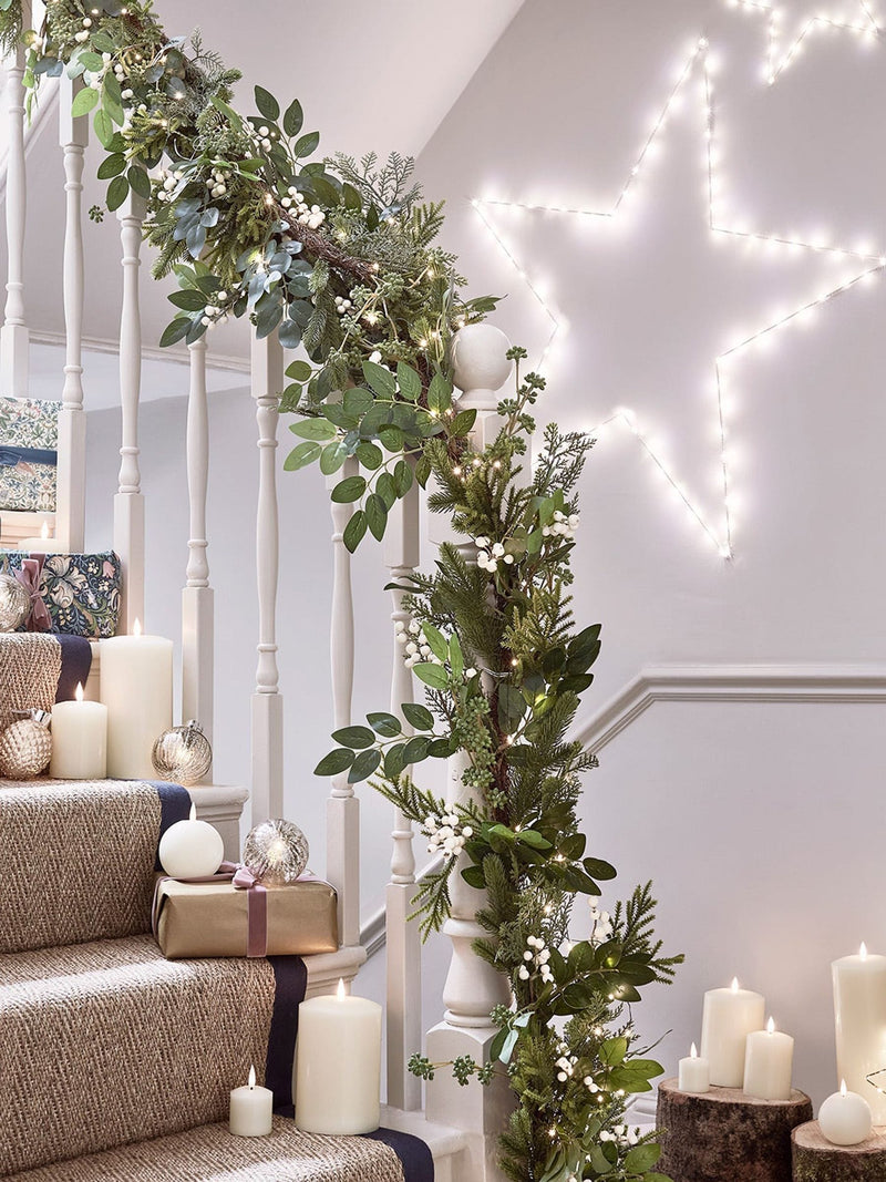 Lights4fun berry white Christmas garland 2m, UK version
