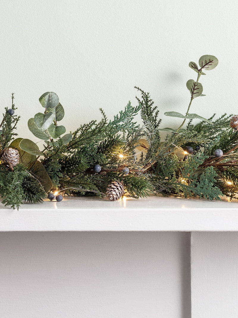 Lights4fun pre lit frost berry and pinecone garland 2m, UK version