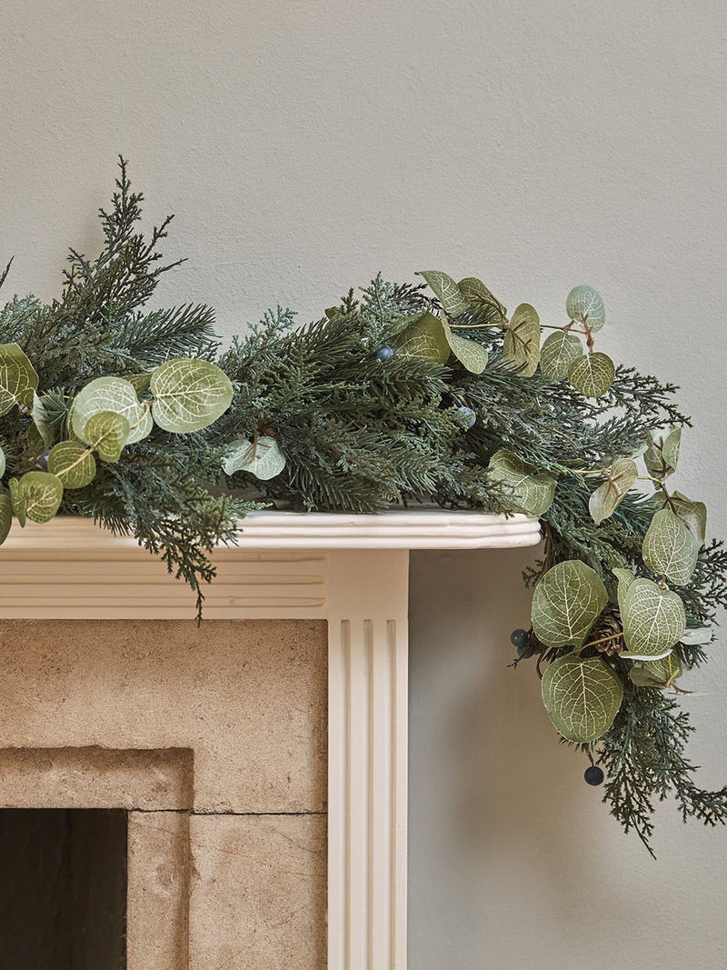 Lights4fun frosted berry and pinecone Christmas garland 2m, UK version