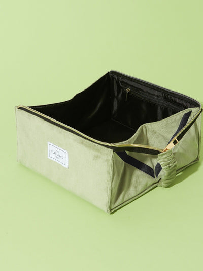 Next The Flat Lay Co. حقيبة مكياج صندوق مسطح مخملي أخضر sage - اشترِ عبر الإنترنت من McGrocer