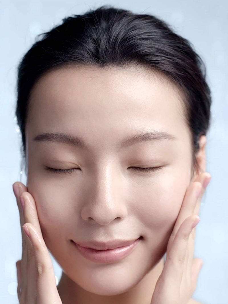 Estée Lauder balancing essence lotion with amino acid and waterlily - British product