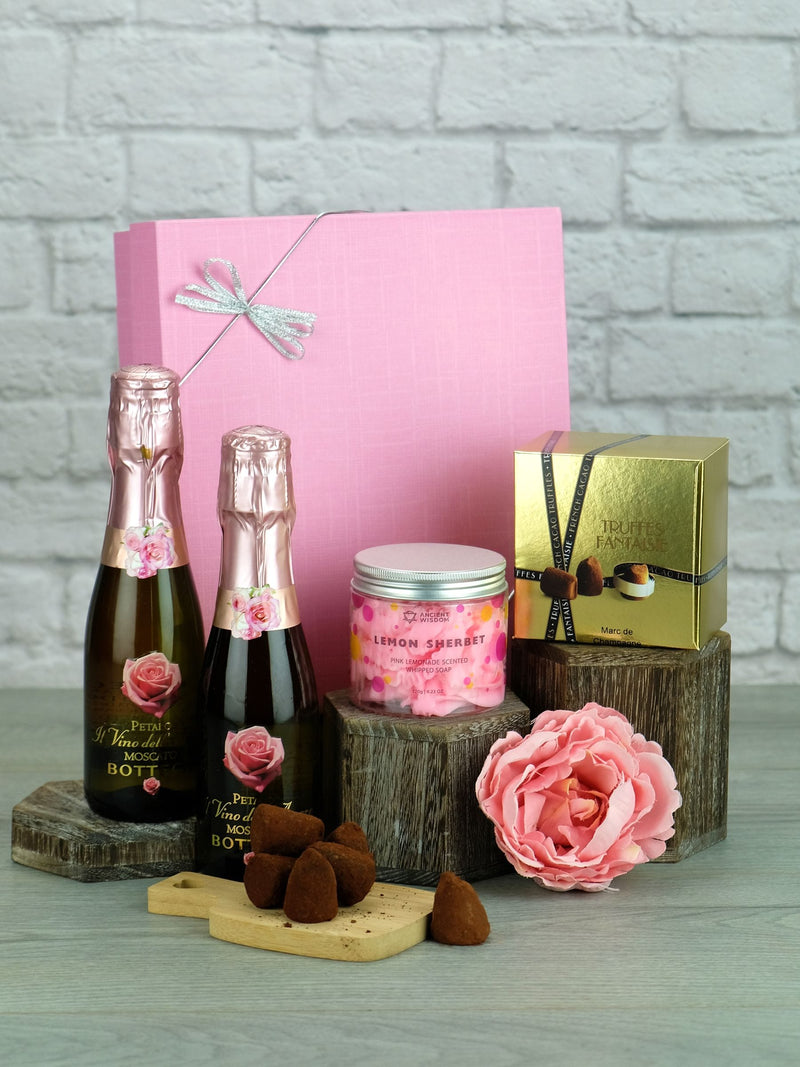 Le Bon Vin Sweet Moscato & Truffles treat box, UK version