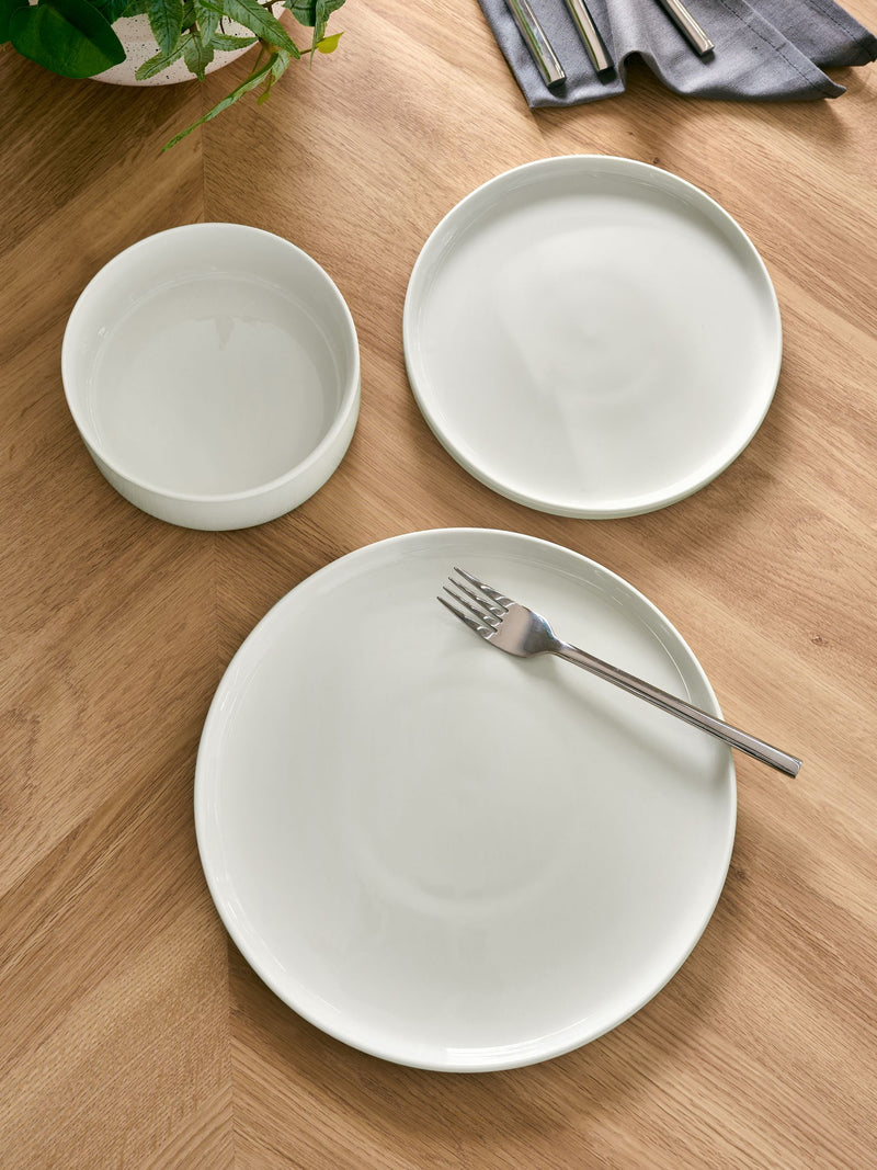 White Flynn dinner set 12 piece, imported from the UK