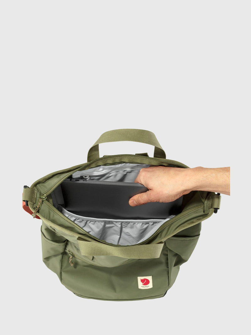 Fjallraven green tote pack with dimensions 40x31x14cm (British brand)