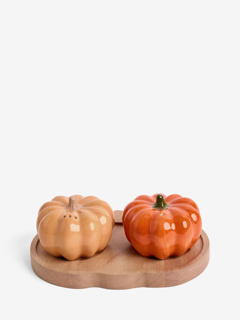 Orange pumpkin salt and pepper shakers with wooden tray 16cm high, imported from the UK