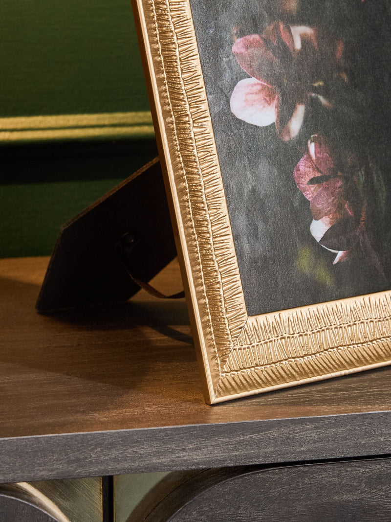 Gold thatched texture photo frame, UK version