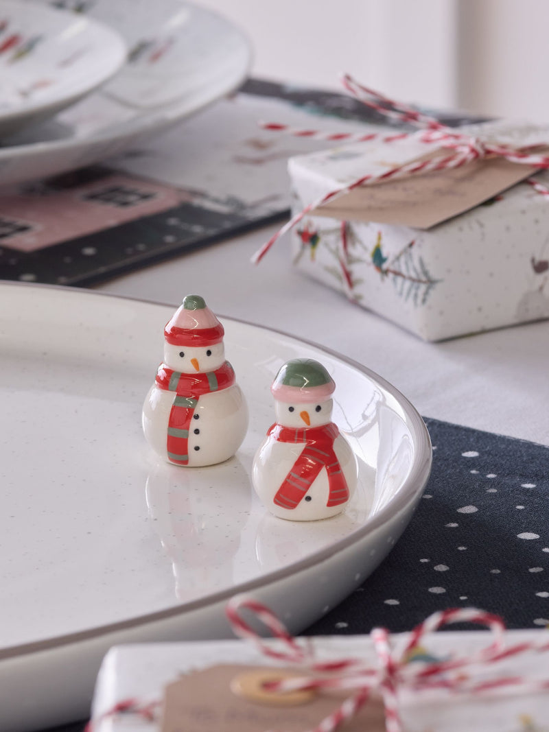White winter scene snowman platter 32cm x 27.5cm (British brand)