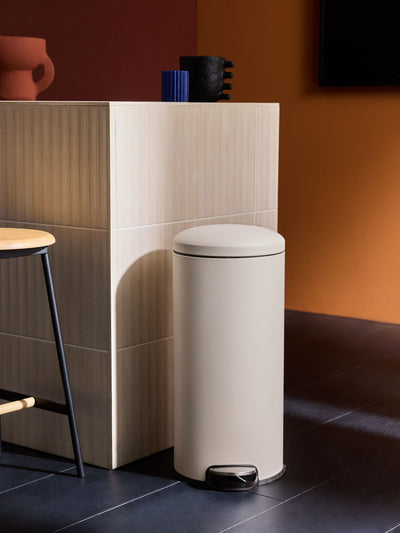 MADE.COM Joss Krem Pedal Bin 30 Liter