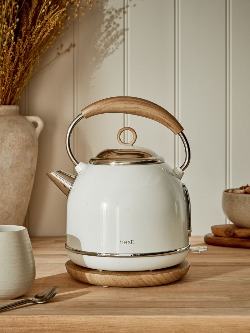 Cream Malvern kettle 1.7 litre - British product
