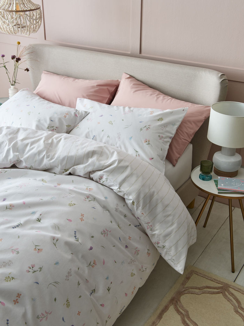 White Petal duvet cover and pillowcase set (British brand)