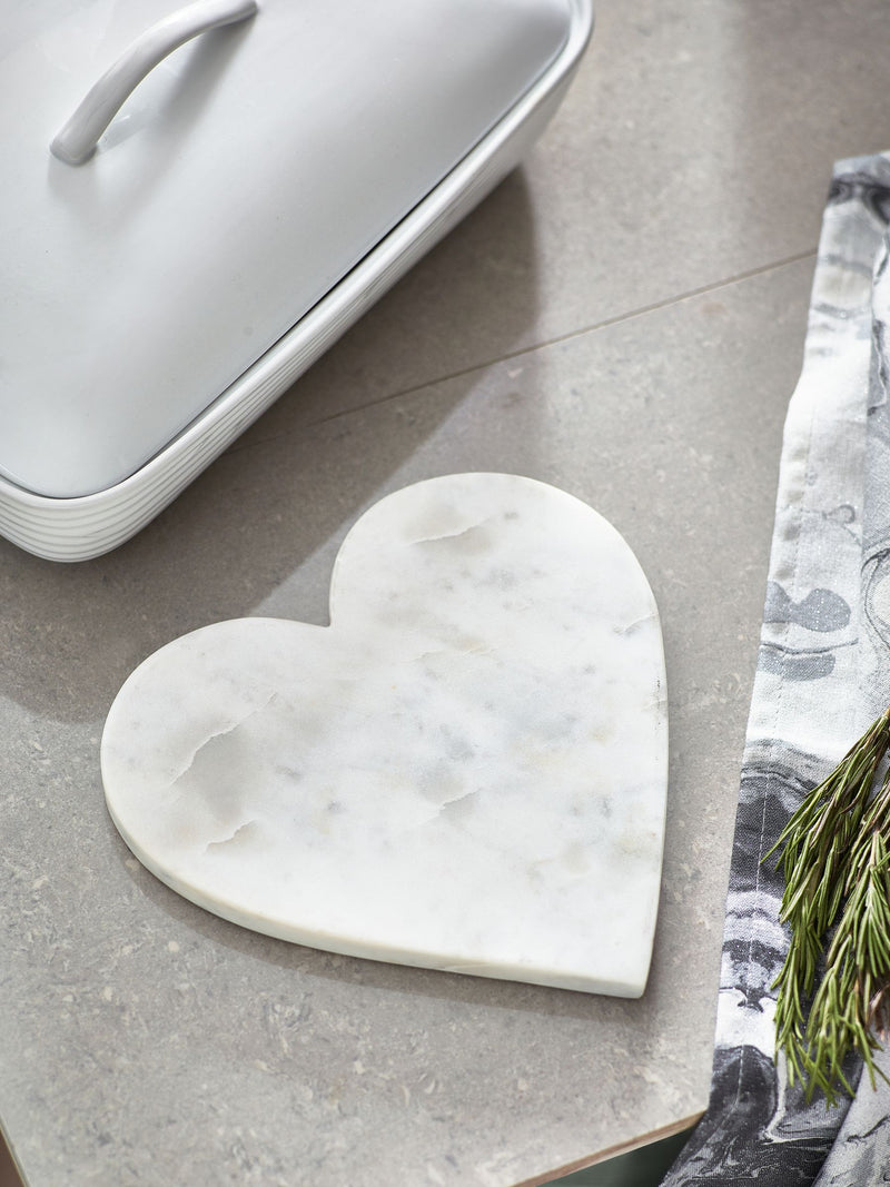White marble heart trivet 20cm (British brand)