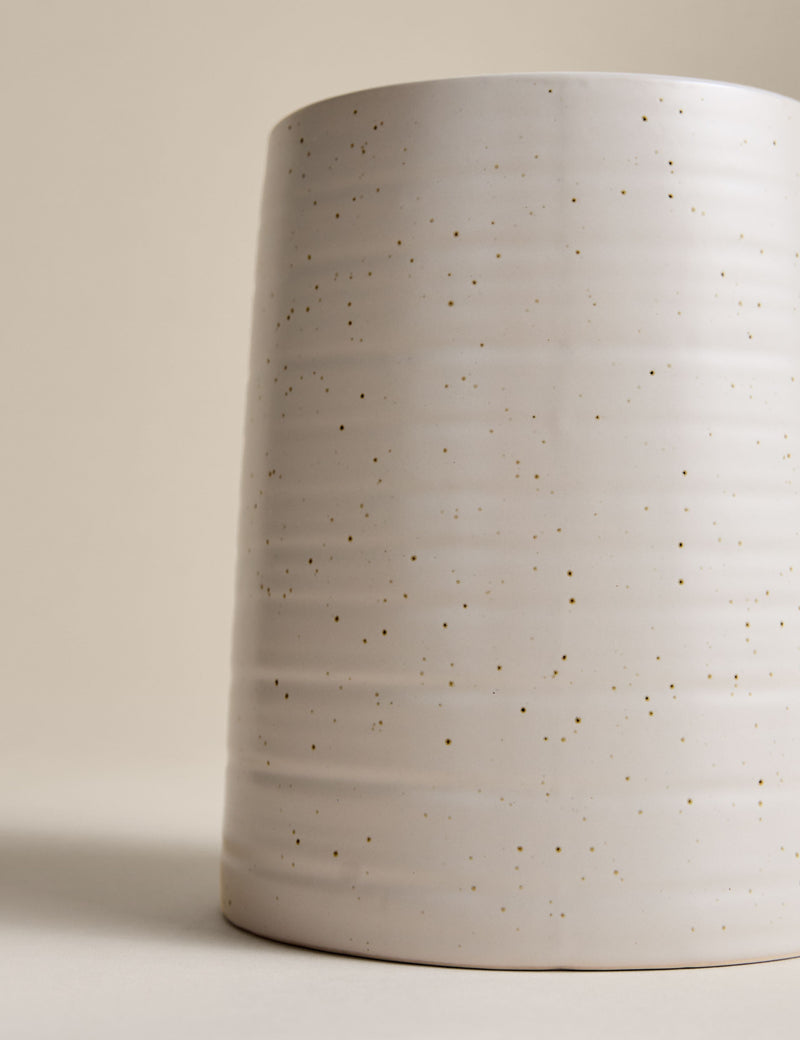 Ceramic utensil pot with speckled glaze for kitchen utensils (British brand)