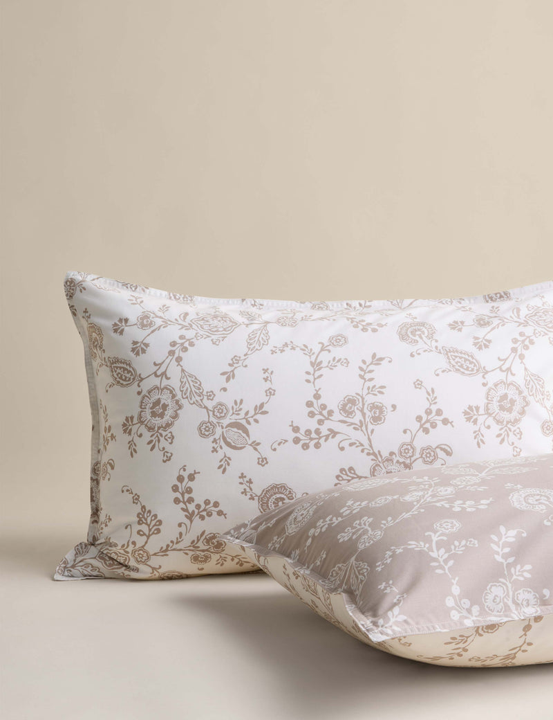 Cotton rich trailing floral bedding set, imported from the UK