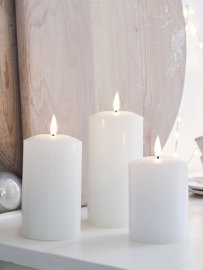 Lights4fun White TruGlow LED pillar candle trio, UK version
