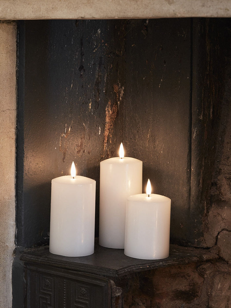 Lights4fun White TruGlow LED pillar candle trio, UK version
