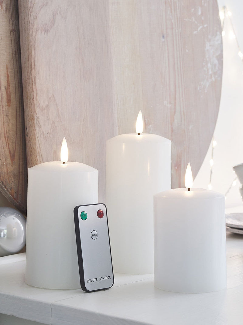 Lights4fun White TruGlow LED pillar candle trio, UK version