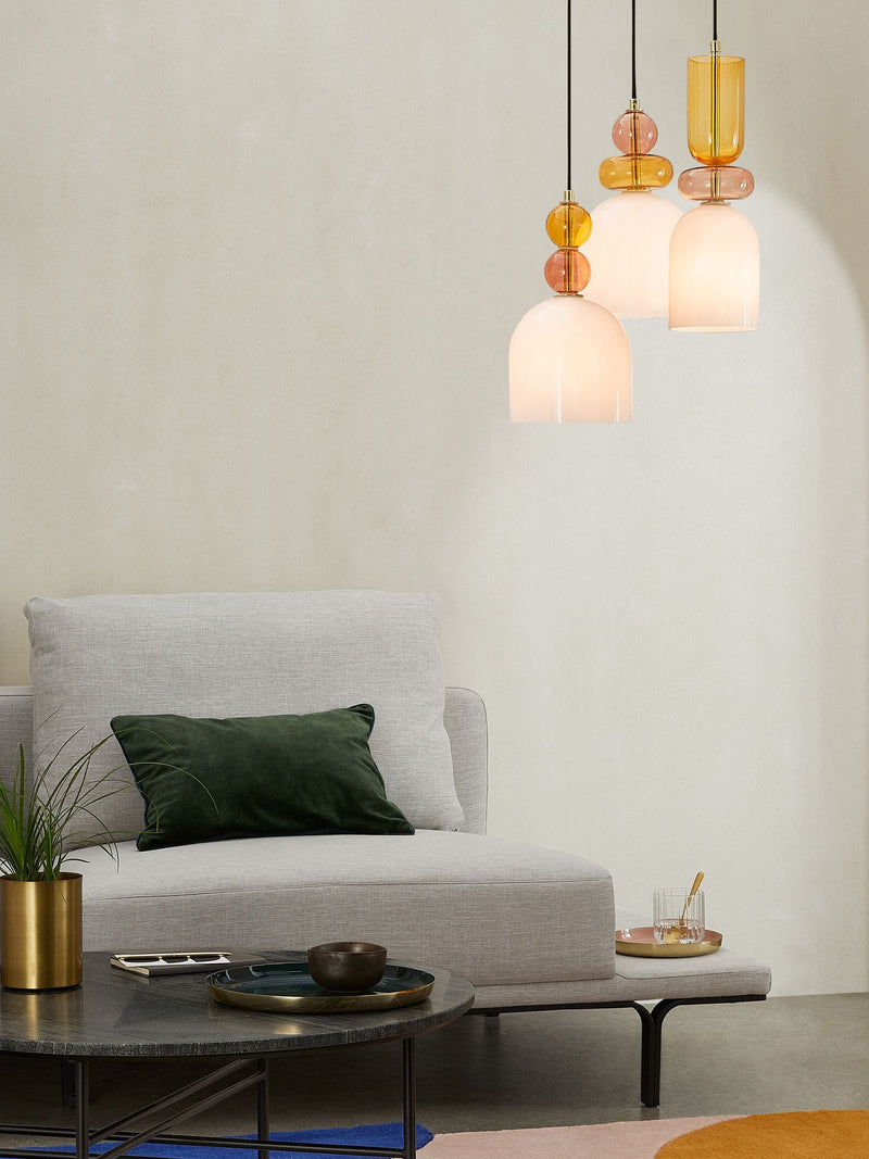 MADE.COM Whitney Cluster Pendelleuchte aus pinkem Glas und Messing, UK-Version