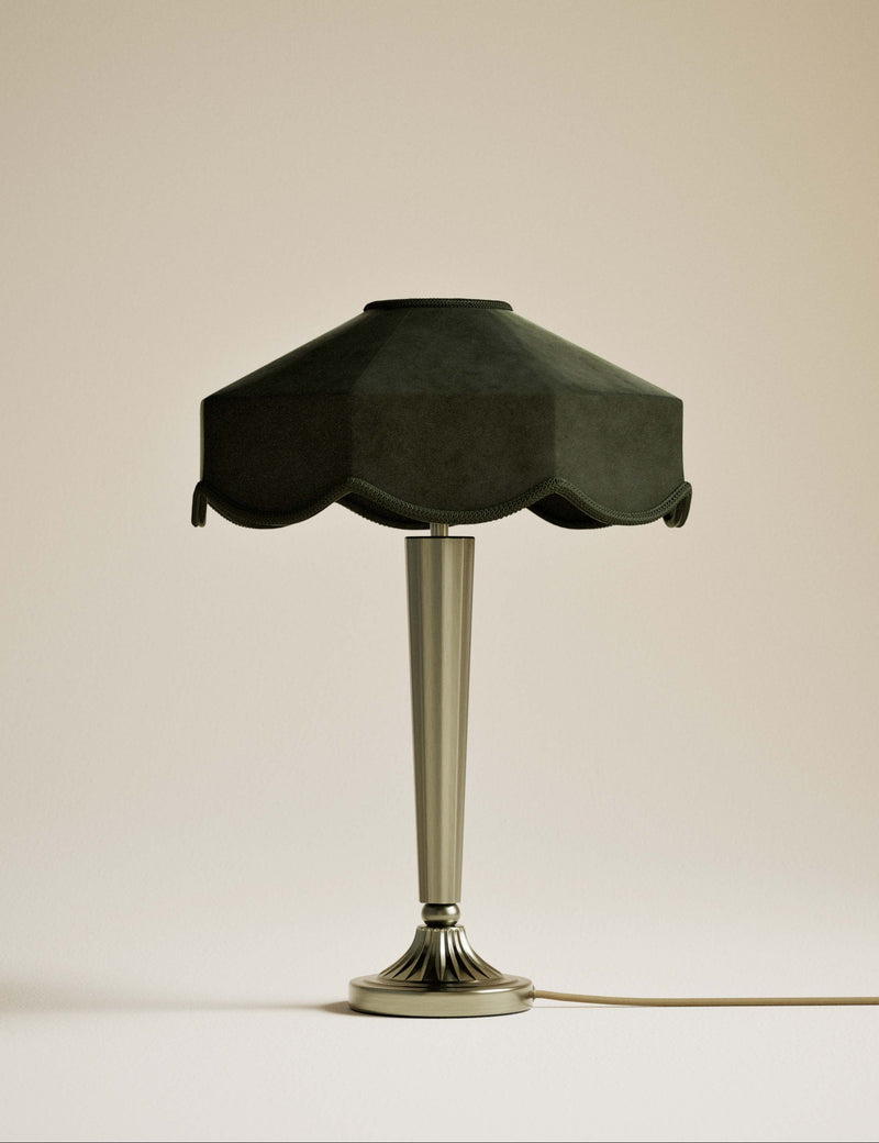 Deco velvet scallop shade table lamp with brass base - British product