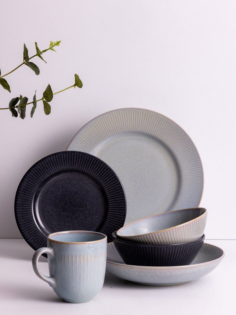Mason Cash dinner plates 27cm Black Reactive Linear, imported from the UK