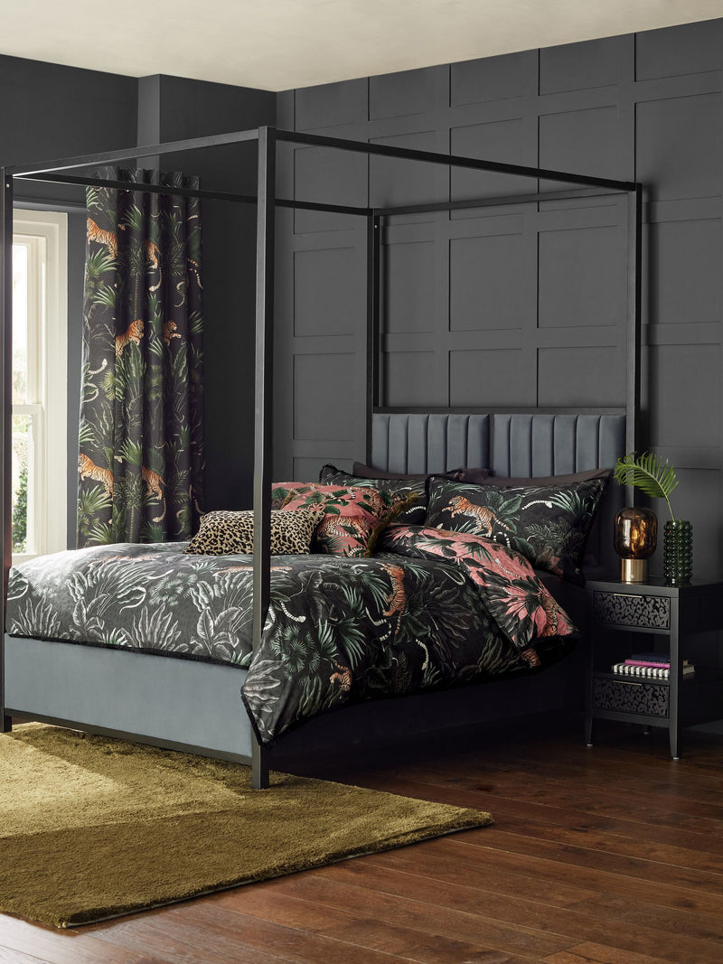Black/Pink Fringed Tiger Duvet Cover and Pillowcase Set - British product