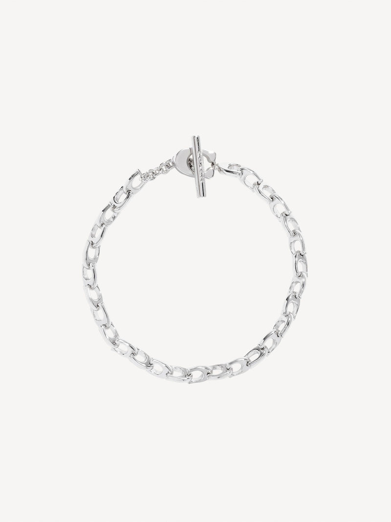 Armband mit silberner Optik und Knebelverschluss aus Messing