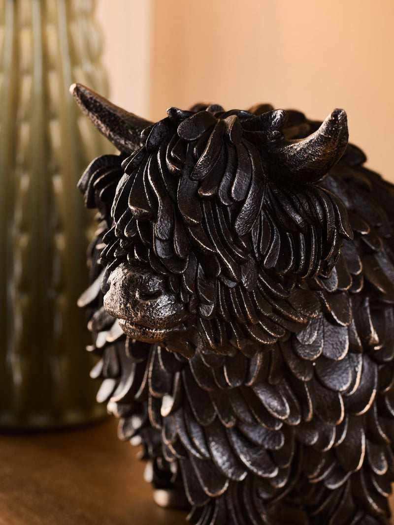 Large bronze Highland cow ornament Hamish - British product