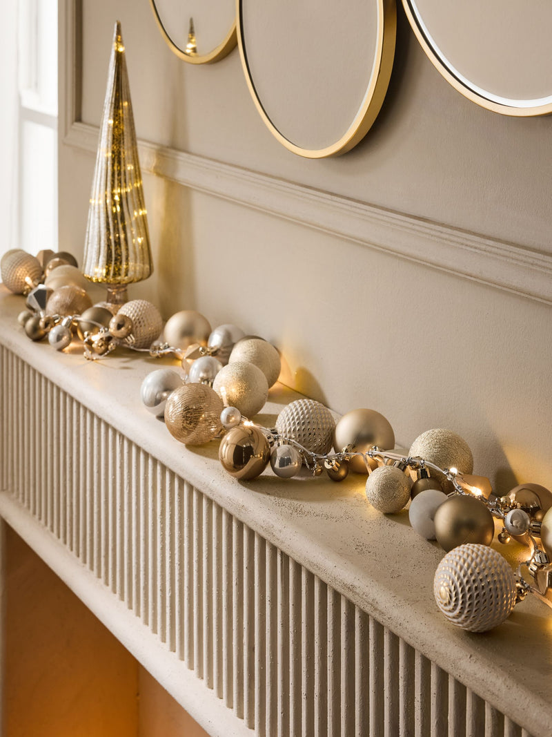 Christmas Garland gold bauble pre-lit 168cm, UK version