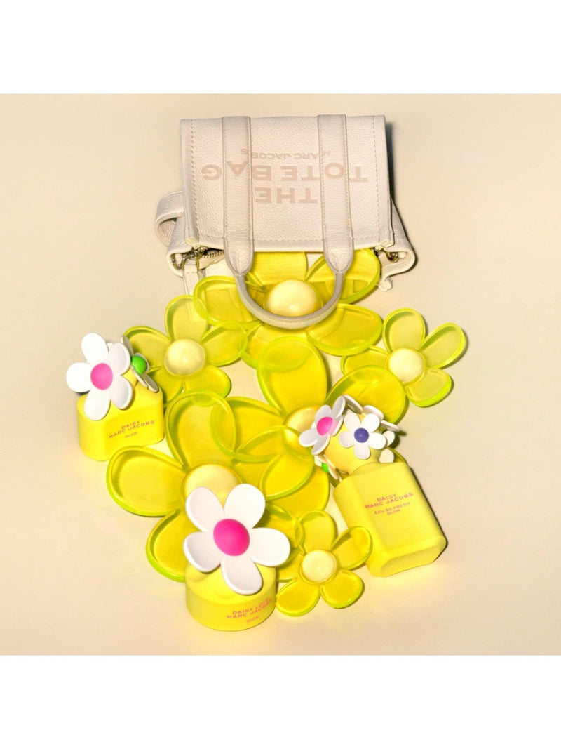Marc Jacobs Daisy Glow Eau de Toilette 50ml, imported from the UK