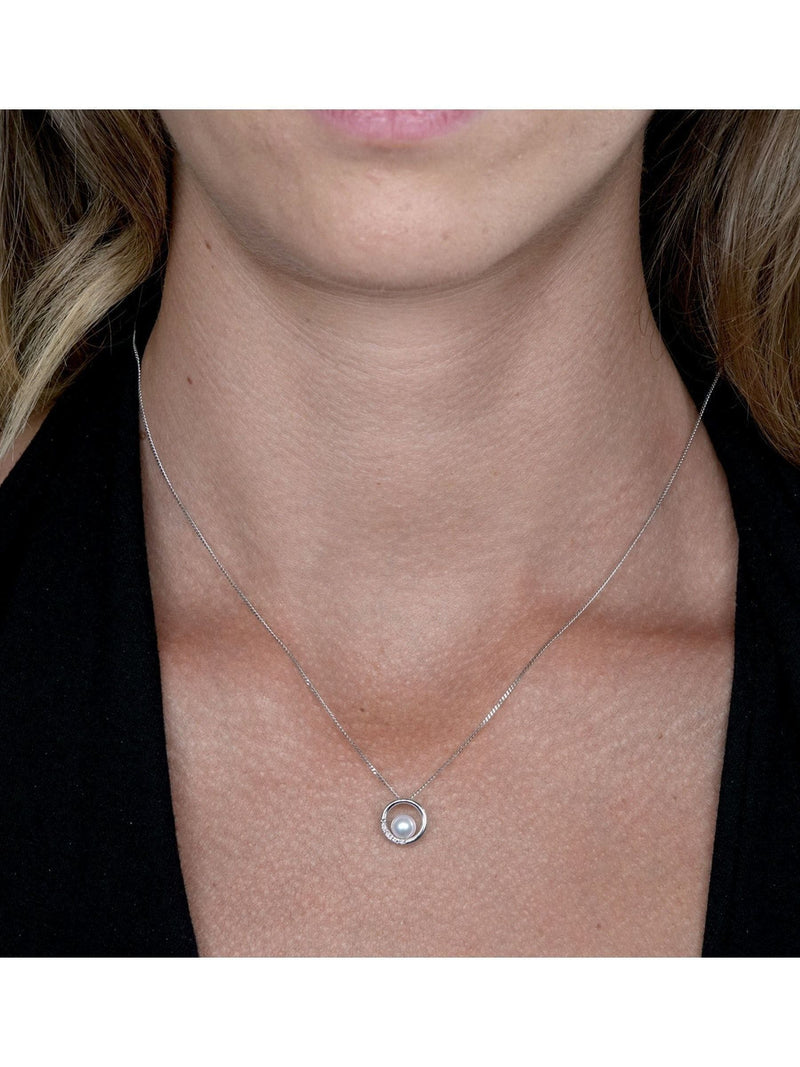 The Diamond Store pearl and diamond circle necklace 9K White Gold (British brand)