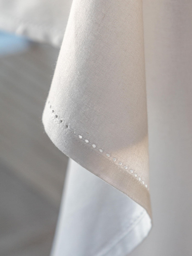 Gallery Home white small classic tablecloth, UK version