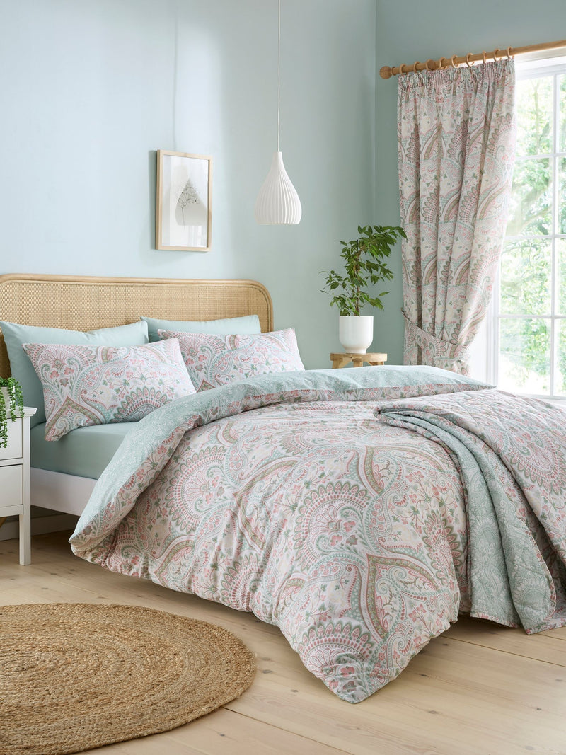 Dreams & Drapes Green Palais quilted bedspread - British product