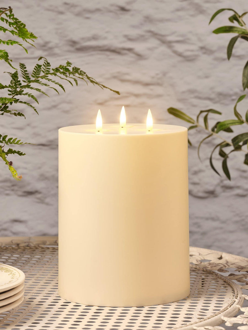 Lights4fun Natural 3 Wick Solar TruGlow Candle 20cm, UK version