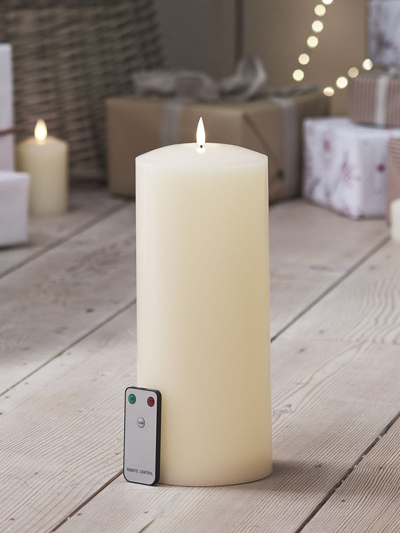 Lights4fun Natural TruGlow LED Chapel Candle 30cm, UK version