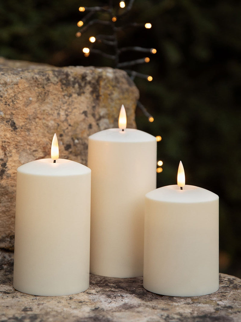 Lights4fun Natural TruGlow Solar Pillar LED Candle Trio, UK version